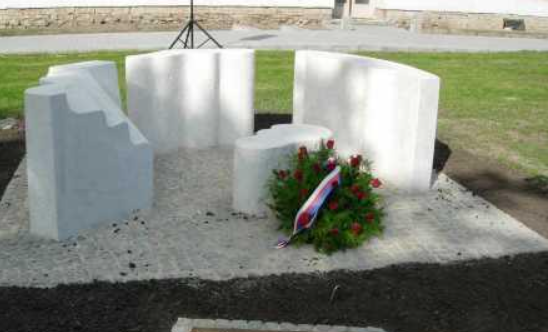Památník obětem válek, 2005