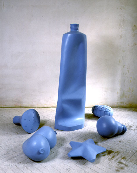 Tuba a pět předmětů, 1991. Skelná pryskyřice.